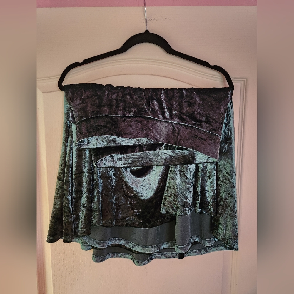 Torrid Size 6 Crushed Velvet Green Skirt, Like New Plus Size